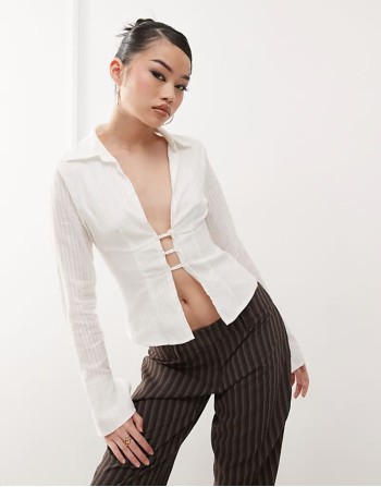 90s textured stripe flare sve plunge collared shirt in white